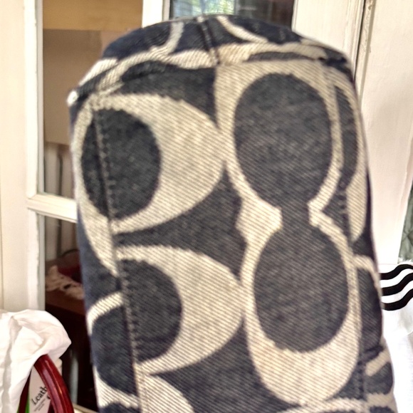 Coach Denim Medium Signature Shoulder Tote Zippered in Navy w/ 2 tags - Picture 11 of 13